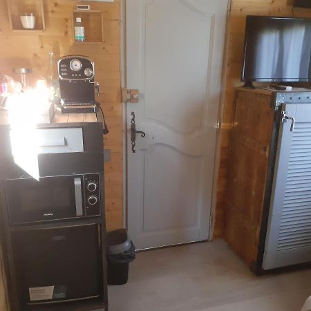 Roulotte Hotel Nîmes Kültér fotó